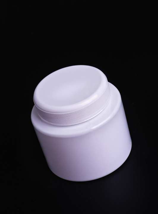 Plastic container