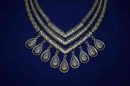 Garments & jewellery