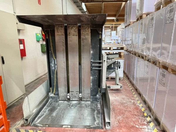 Pile turner