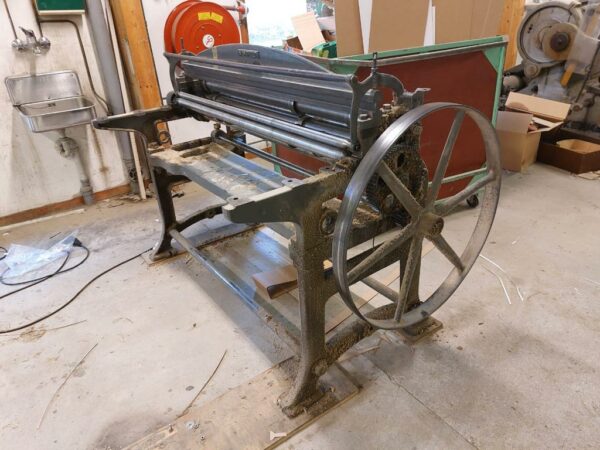 Rotary board cutter