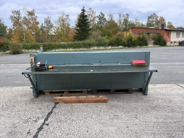 Rotary board cutter
