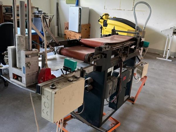 Straightening-pressing machine