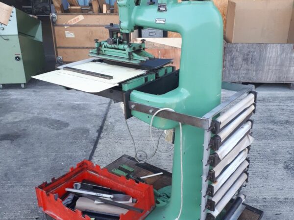 Creasing machine