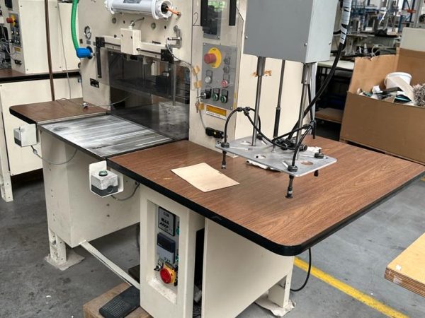 Diary production / full automatic folding press machine
