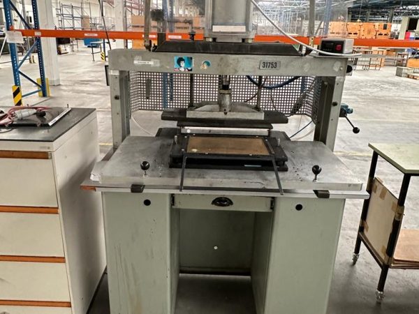 Diary production / automatic folding press machine