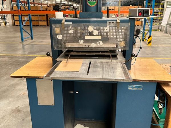 Diary production / automatic folding press machine