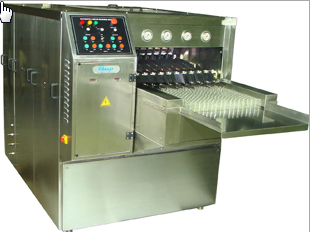 Automatic Linear Bottle Washing Machine.