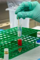 Pharmaceutical manufacturing equipment