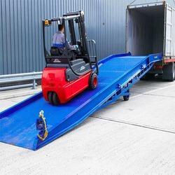 Container loading ramp