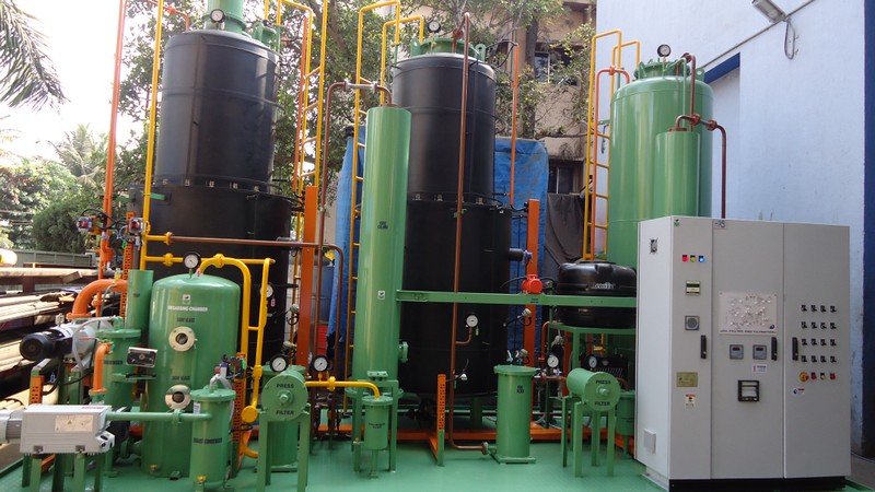 Capacitor oil handling system