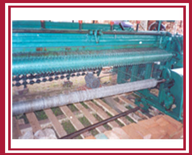 Hexagonal wire netting machine