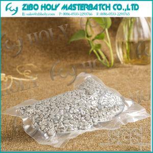 Long useable life plastic desiccant masterbatch