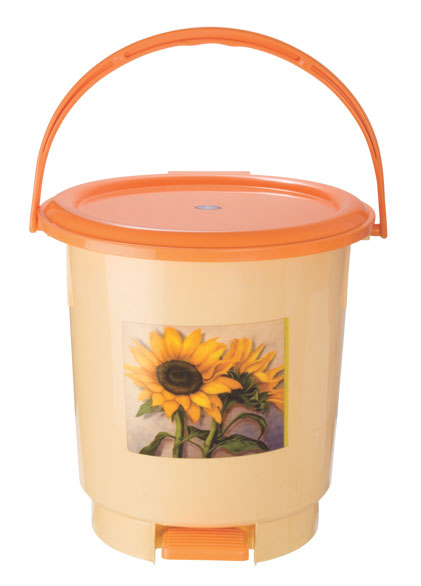 Plastic bucket
